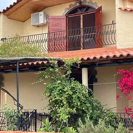 με σοφίτα Chalkís