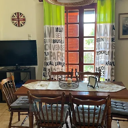 με σοφίτα * Chalkís